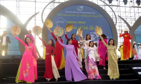 Khánh Hòa: Rực rỡ sắc màu áo dài phố biển Nha Trang
